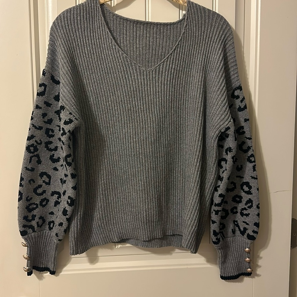 Cute chunky sweater! 🖤🖤